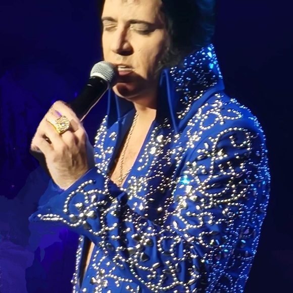 Meet your Posher, Erica Brooke - Picture 5 of 9